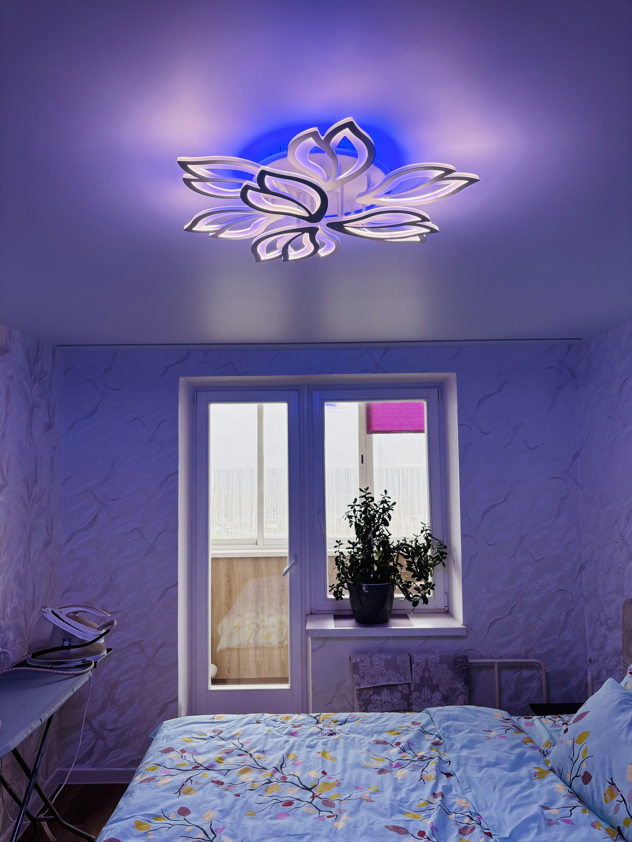 Световые линии в спальне, работа Метр Плюс